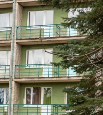 Благодійники замінили 100 балконних блоків у Львівському геріатричному пансіонаті