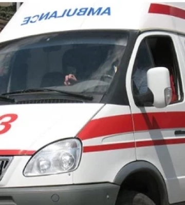 У Дніпрі перехожі врятували непритомного чоловіка з порізаними венами