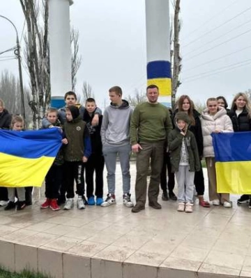 Після 13-годинних допитів росіян: на Херсонщину повернули 24 українських дитини