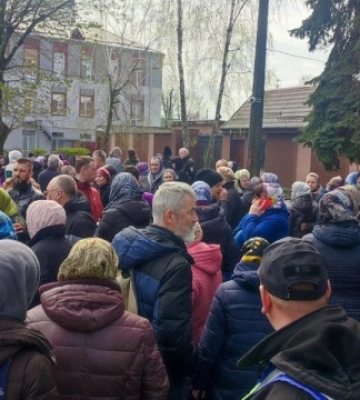 Блокують обрання запобіжного заходу: у Черкасах мітингують віряни московського патріархату