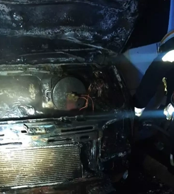 У Дніпрі на Литовській загорівся мікроавтобус 