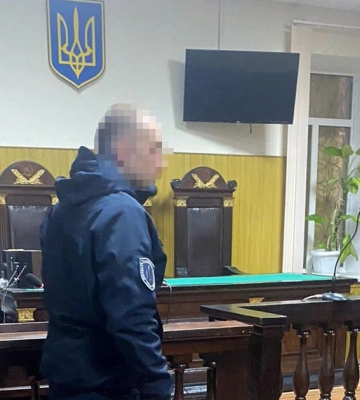 Посадовця військової частини Одещини, який відбирав у солдатів бойові доплати, взяли під варту