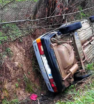 На Закарпатті 32-річна водійка легковика потрапила в ДТП: її трьох дітей доставили до лікарні (ФОТО)