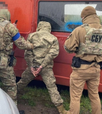 На Одещині СБУ затримала строковика-зрадника, який «полював» на  HIMARS