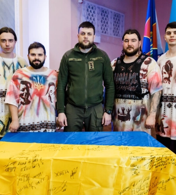 Автори пісні «Доброго вечора, ми з України» стали амбасадорами штурмової бригади «Спартан» (відео)