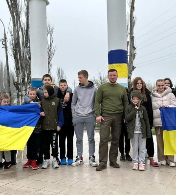 У Херсоні зустріли ще 24 дітей, яких незаконно утримували в росії