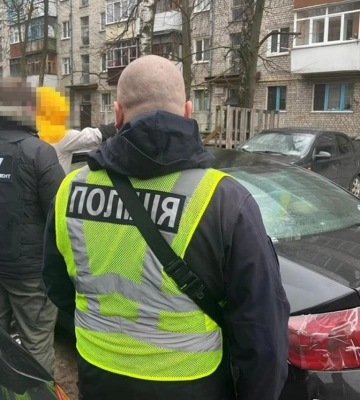 Мошенники выманивали деньги у желающих эвакуироваться из Бахмута — «такса» составила 30 тыс. гривен