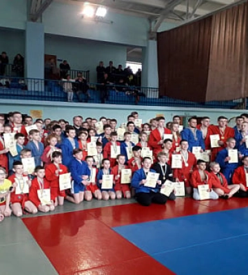 Криворізькі спортсмени вибороли 18 медалей на змаганнях із самбо