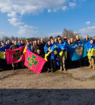 Із російського полону повернули ще 100 українських військовослужбовців