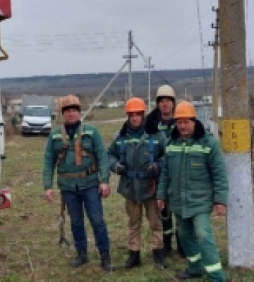Дубенські енергетики  повертають електропостачання херсонцям