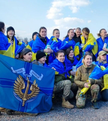 Домой из плена вернулись еще 100 украинских защитников: младшему 19 лет