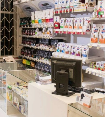 У Дніпрі чоловік та жінка пограбували зоомагазин
