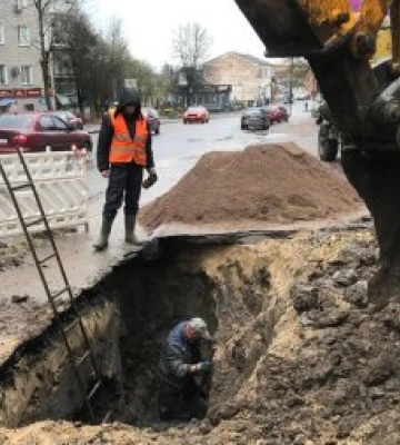 У Житомирі провалилися 2 каналізаційних колектори