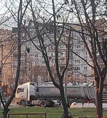 Окупанти масово везуть протитанкові укріплення &quot;зуби дракона&quot; через Маріуполь у бік Запорізької області, - Андрющенко