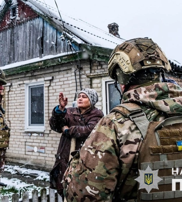 «Білі Янголи» показали, як евакуюють людей з-під ворожих обстрілів у Авдіївці (відео)
