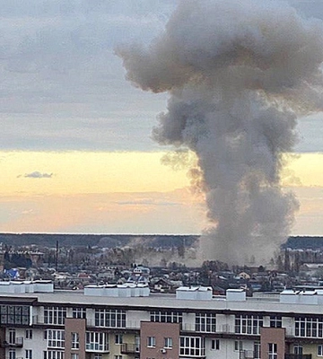 В оккупированном Мелитополе прозвучали мощные взрывы, рашисты надеются на ПВО