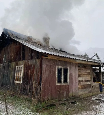 На Закарпатті спалахнув приватний будинок, власника врятувати не вдалося (ФОТО)