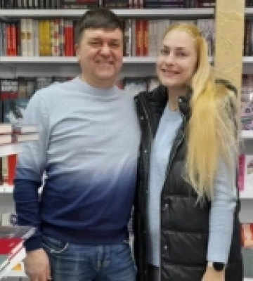єРобота: Переселенці з Херсона відкрили книгарню в Рівному