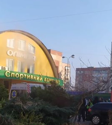 У Луцьку горить спорткомплекс