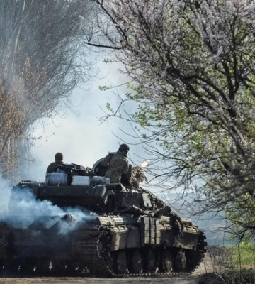Сражение за Бахмут. Рассказ бойца с передовой о ситуации в городе, новой «волне трупов» россиян и попытках взять ВСУ в клещи