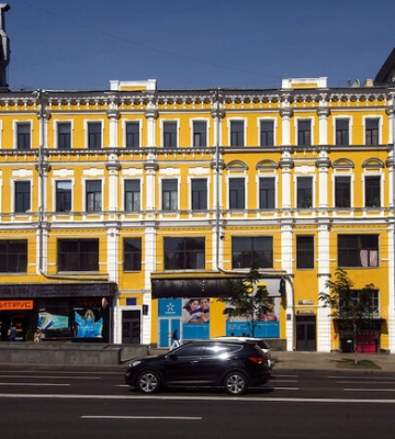 В центре Киева в университете имени Карпенка-Карого произошел пожар