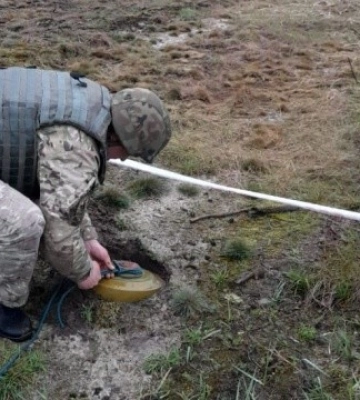 На Київщині виявили реактивну гранату і чотири протитанкові міни