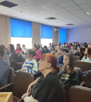 Идеолог Олесь Доний провел презентацию концепции «25 ступеней» в учебных заведениях Ирпеня