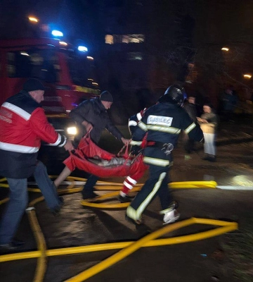 У Чернівцях під час пожежі вогнеборці врятували 26 осіб