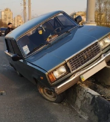 У Сумах водій потрапив у ДТП через погане самопочуття (відео)