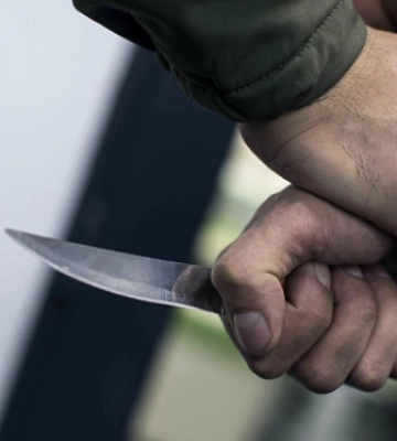 У Руденьках чоловік ледь не вбив двох місцевих мешканців