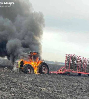 На Сумщині на полі підірвався трактор