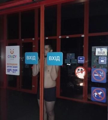 В Днепре ночью в детском развлекательном центре нашли полуобнаженного мужчину