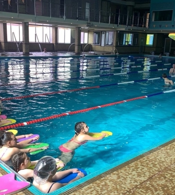В Ужгороді відбувся фізкультурно-оздоровчий захід «Школа плавання»