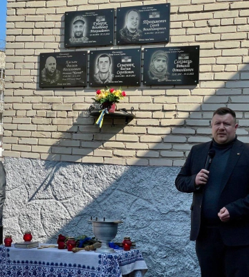 Закарбували їхні імена та портрети: на Волині відкрили меморіальні дошки п&amp;#039;ятьом Героям