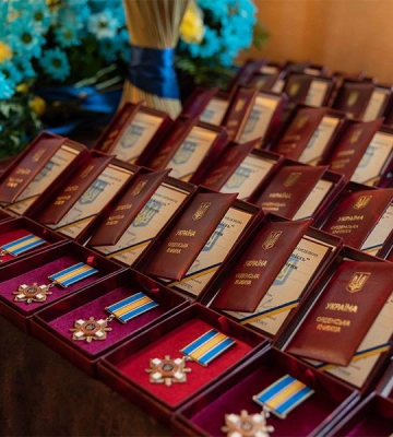 На Вінниччині та Тернопільщині родинам загиблих нацгвардійців вручили державні нагороди