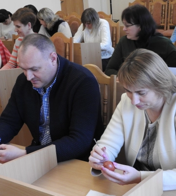 Влада Здолбунова під час обіду робила дряпанки (ФОТО)