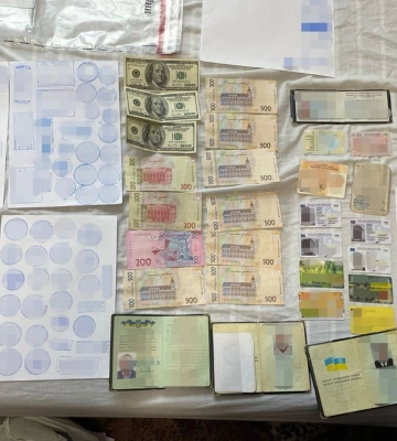 На Запоріжжі викрито кримінальне угруповання, яке допомагало громадянам РФ &quot;легалізуватися&quot; в Україні, - СБУ. ФОТОрепортаж