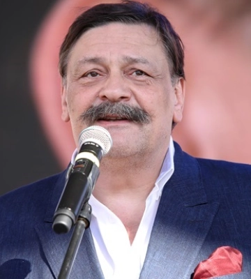Зірка серіалу Кухня влучно висміяв росіян, які підтримують Путіна