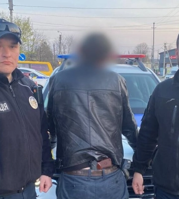 У передмісті Харкова затримали чоловіка, який влаштував стрілянину біля будинків