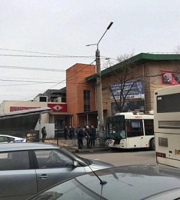 Стали відомі деталі ранкового ДТП з тролейбусом