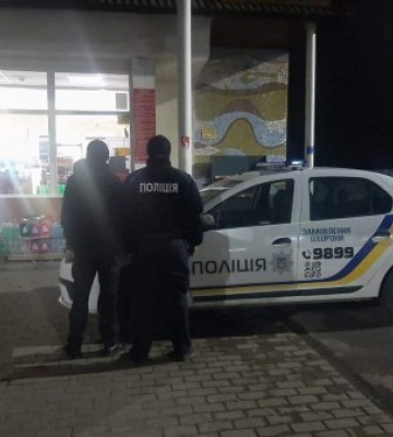 Вдарив працівника АЗС: поліція охорони Закарпаття затримала агресивного чоловіка