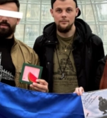 У Рівному на благодійному аукціоні розігрують фото з підписом пілота Су-25. ФОТО