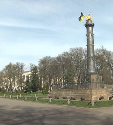 Бути чи не бути Монументу Слави та пам’ятнику Келіну в Полтаві?