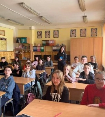 Ужгородські патрульні розповіли школярам про кібербулінг