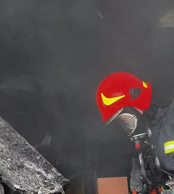 У Дніпрі на Ставропольській загорівся будинок