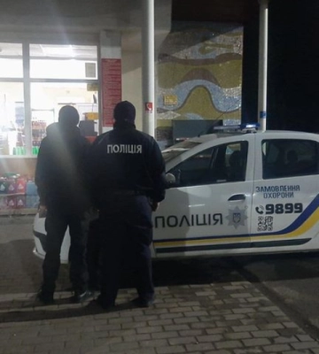 Вдарив працівника АЗС: поліція охорони Закарпаття затримала агресивного чоловіка