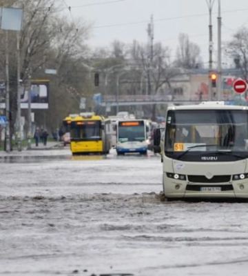 Масштабний потоп у Києві: у КМДА повідомили про ситуацію