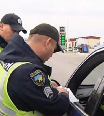На рівному місці. Після спілкування з поліцією на блокпосту можна отримати штраф