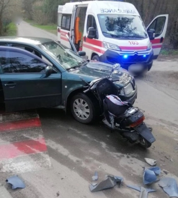 ДТП у Броварах: школяр на мопеді зіштовхнувся з автівкою (ФОТО)