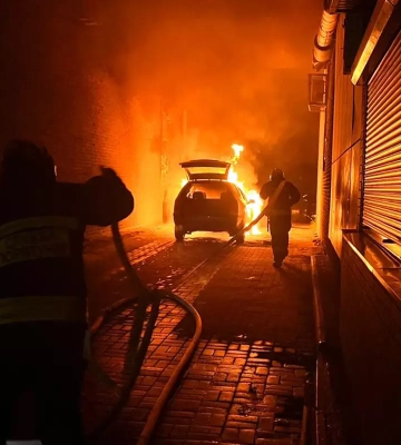 У Дніпрі на проспекті Героїв вночі згоріло авто